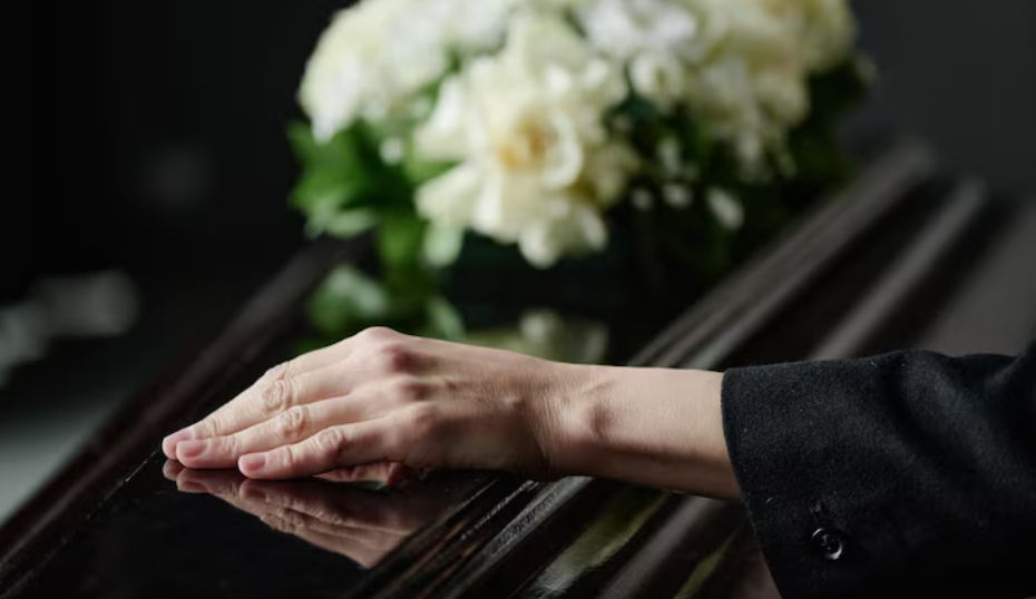 Ein Leitfaden für Familien zu wichtigen Dienstleistungen nach dem Tod eines geliebten Menschen